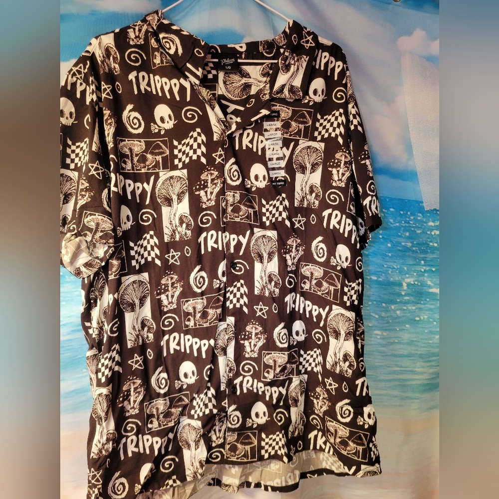 Hot Topic NWOT Philcos Trippy Mushroom Shirt Short Sleeve Button Down Mens Large